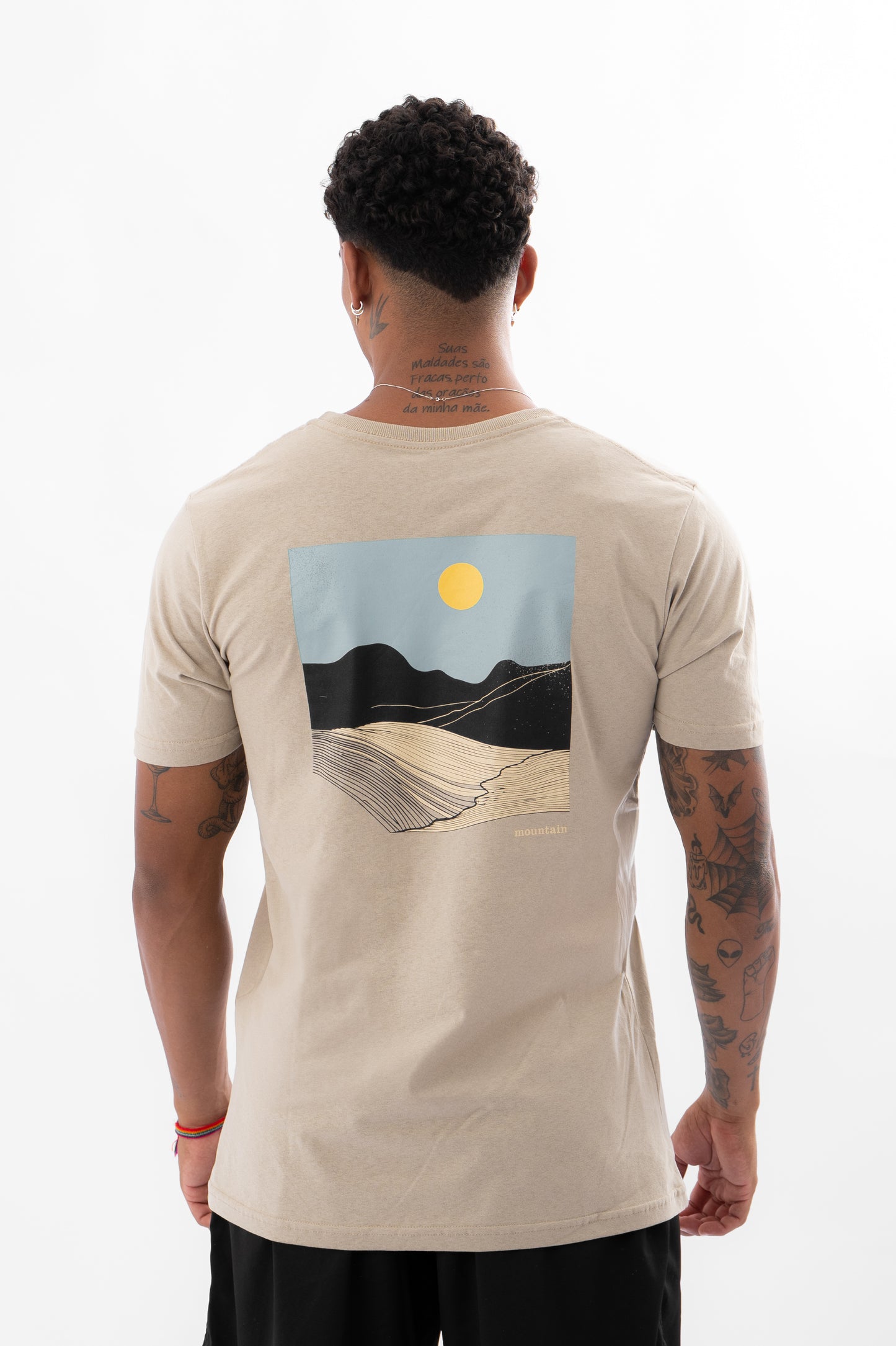 T-shirt Malha Premium Mountain Bege PC