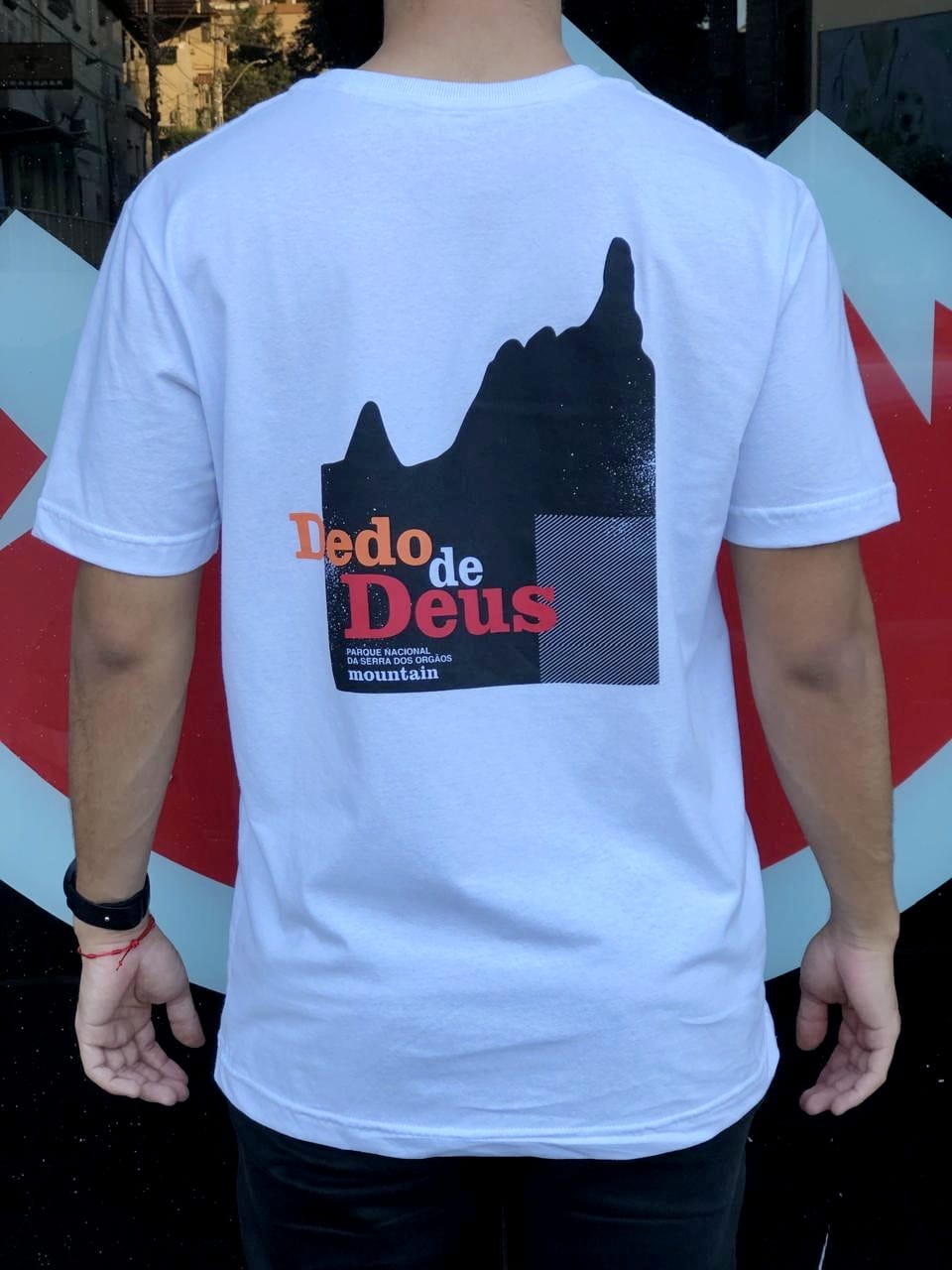 T-shirt Malha Premium Mountain Estampada Dedo De Deus