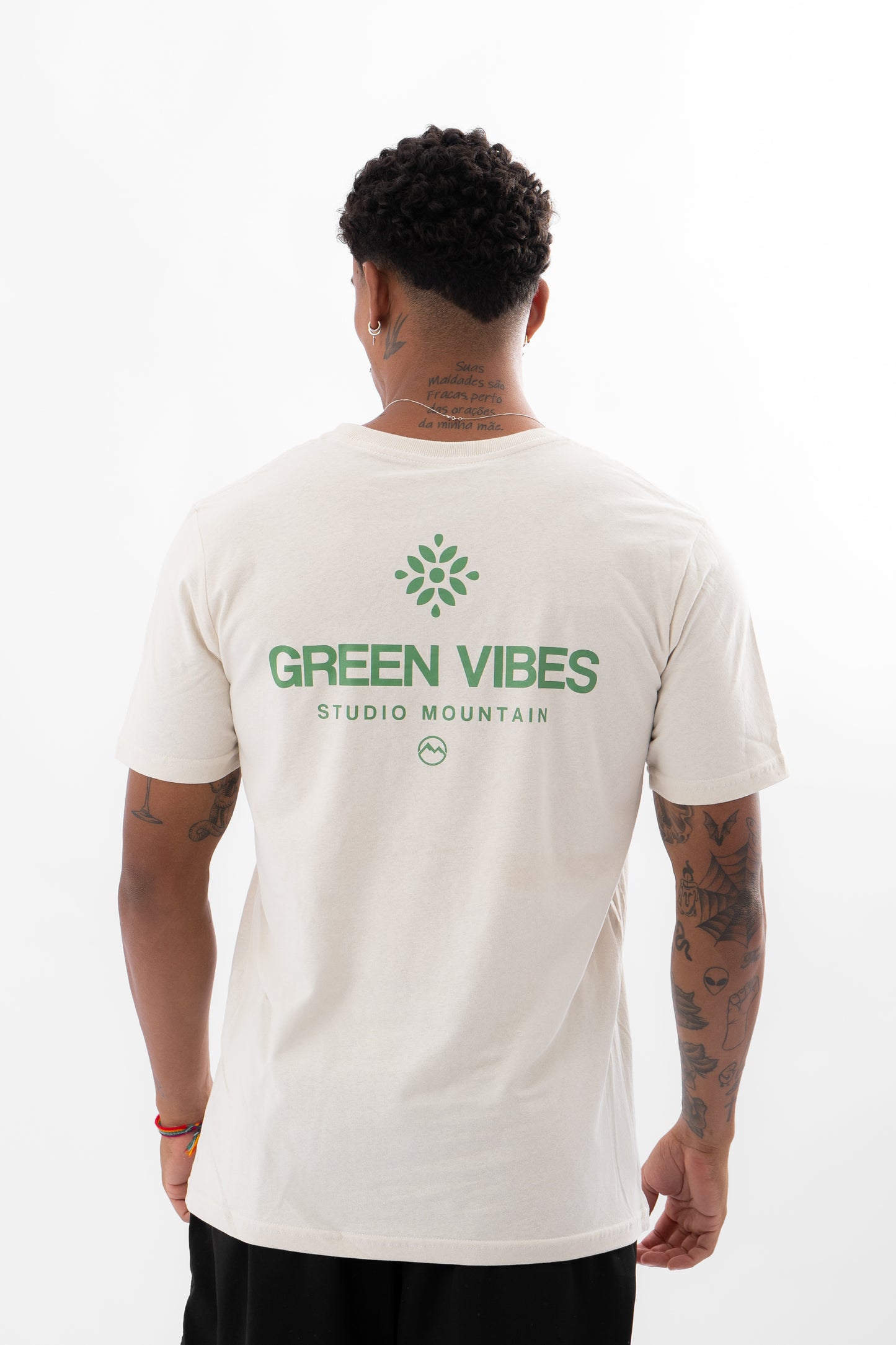 T-shirt Malha Premium Mountain Estampada Off Green