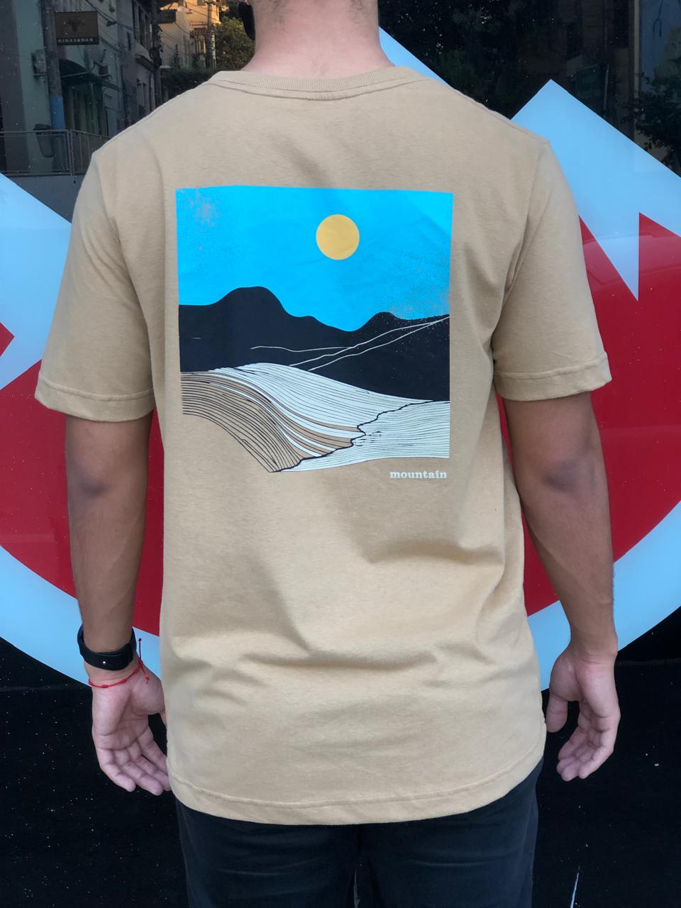T-shirt Malha Premium Mountain Estampada Paisagem